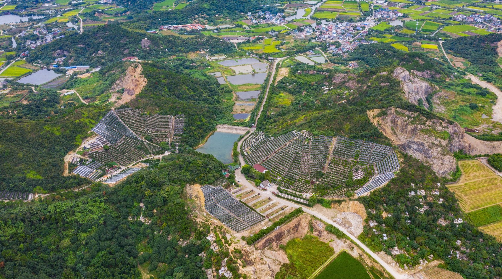 明山九龙墓园